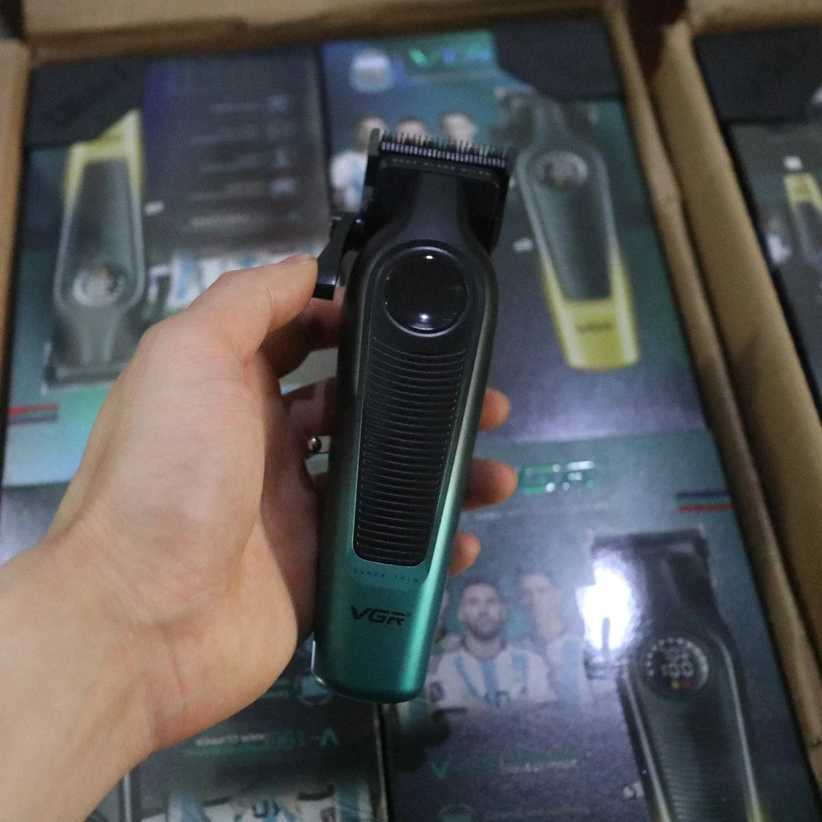 VGR V-196 Professional Hair Clipper – DLC Blade, LED Display, Cordless USB Rechargeable Trimmer